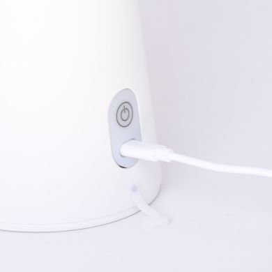 Sobremesa KABUTE con cargador y cable USB IP54 1x2W LED 263lm Al.29,2xD.19,7cm Blanco