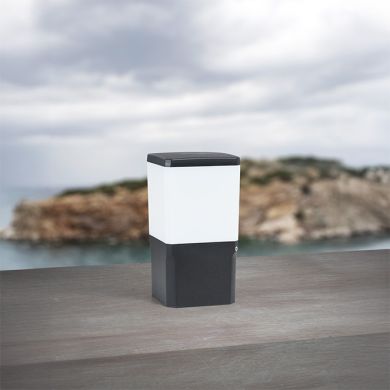 Farola VIRGILIO 1xE27 11W con pulsador CCT (3colores) IP55 L.13,1xAn.13,1xAl.25cm resina negra