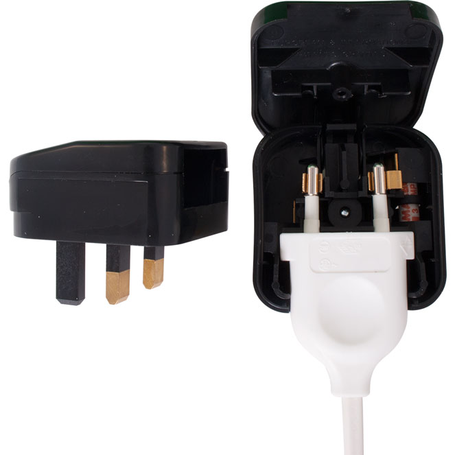 Adaptador de Enchufe de Europeo a Enchufe UK Negro